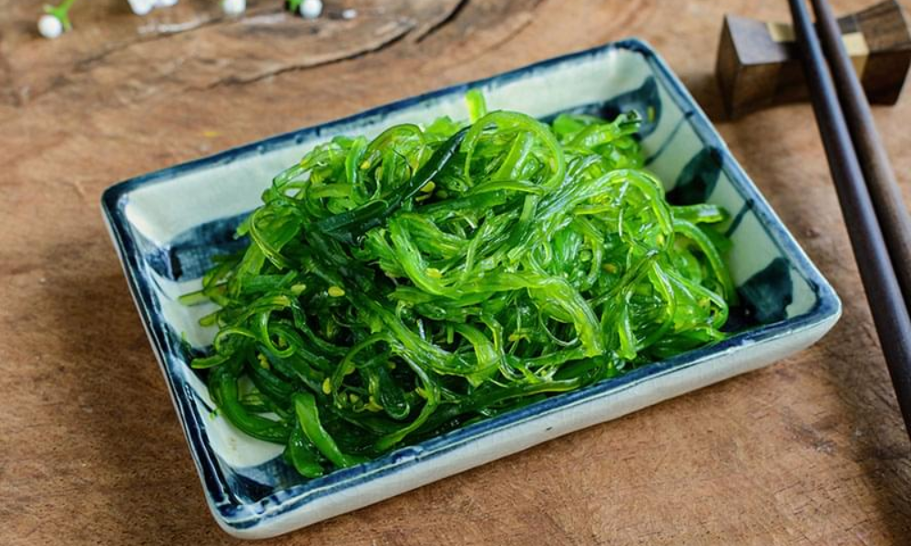 Rong biển chứa hàm lượng iốt rất cao, khoáng chất thiết yếu cho tuyến giáp hoạt động tốt