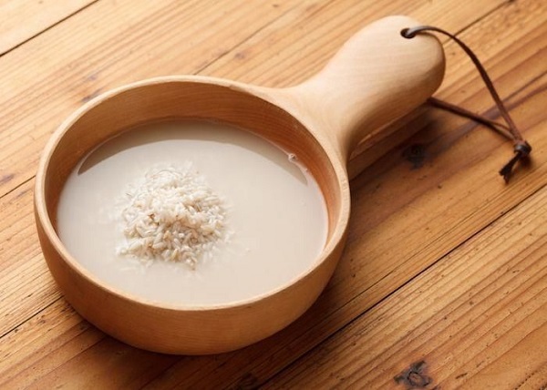 Cách làm trắng da tại nhà bằng nước vo gạo