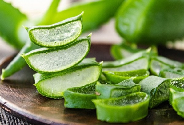 Cách làm trắng da tự nhiên bằng nha đam
