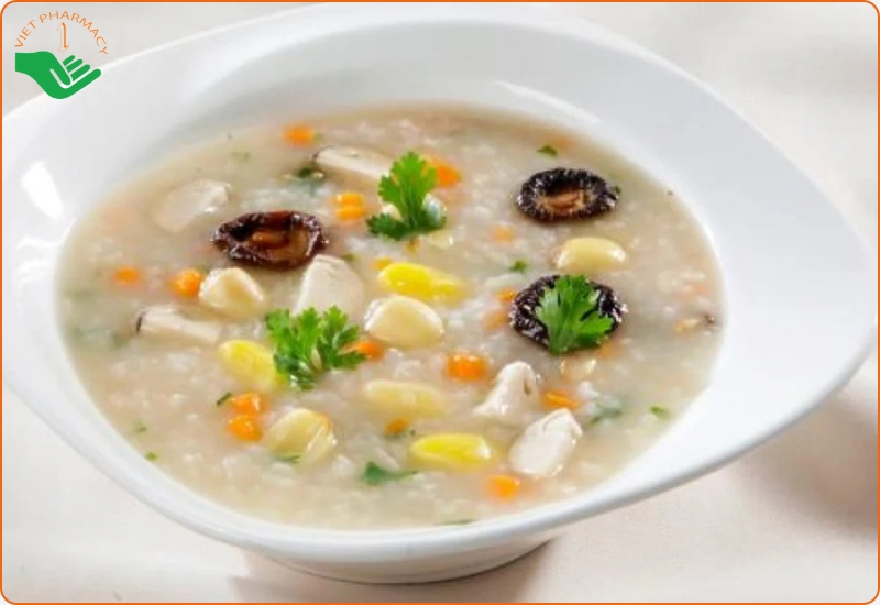 Cháo gà nấu hạt sen