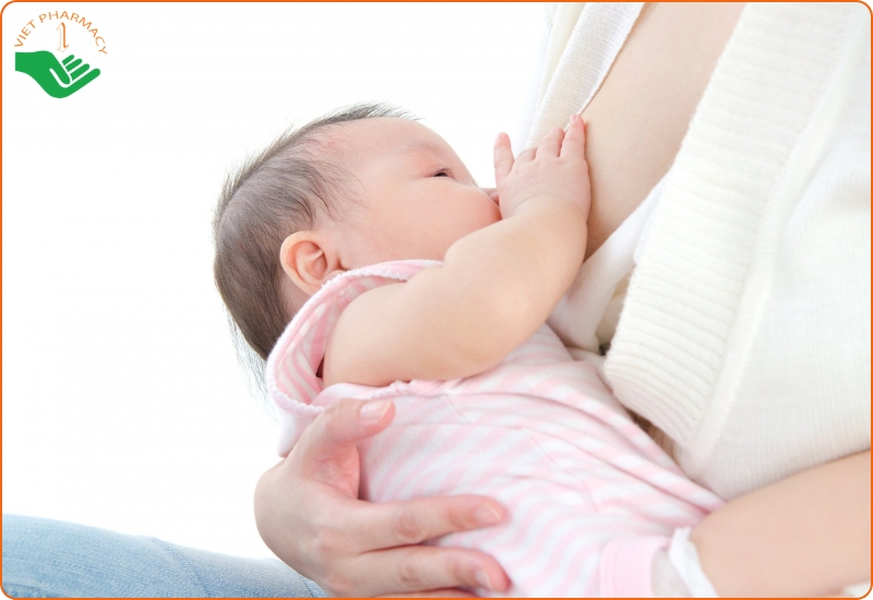 Cho bé bú nhiều để cung cấp đủ dinh dưỡng cho bé