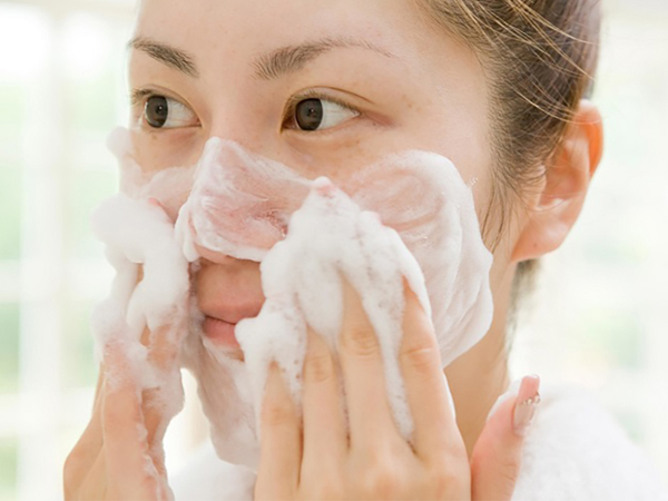 sua-rua-mat-tri-mun-ho-tro-trong-qua-trinh-dieu-tri-mun Sữa rửa mặt có khả năng hỗ trợ tốt trong quá trình điều trị mụn
