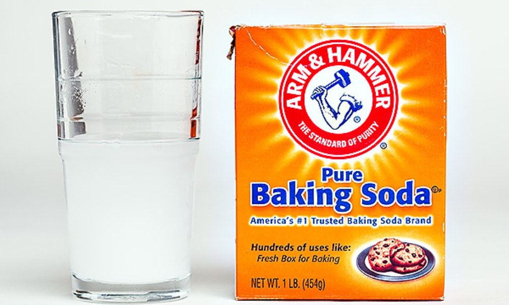 Chỉ nên thực hiện hai đến ba lần mỗi tuần, không nên dùng hằng ngày vì baking soda dù nhẹ nhàng nhưng vẫn có tính mài mòn nhất định. Tránh chà quá mạnh lên răng khi dùng baking soda.
