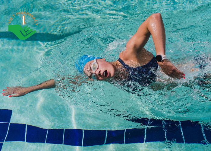 Bơi lội là một bài tập aerobic toàn thân phù hợp với người có vấn đề đề chấn thương