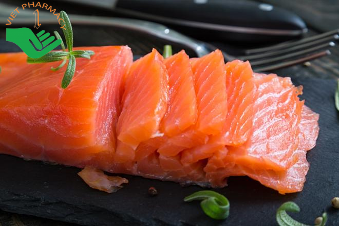 Cá hồi giàu vitamin B7