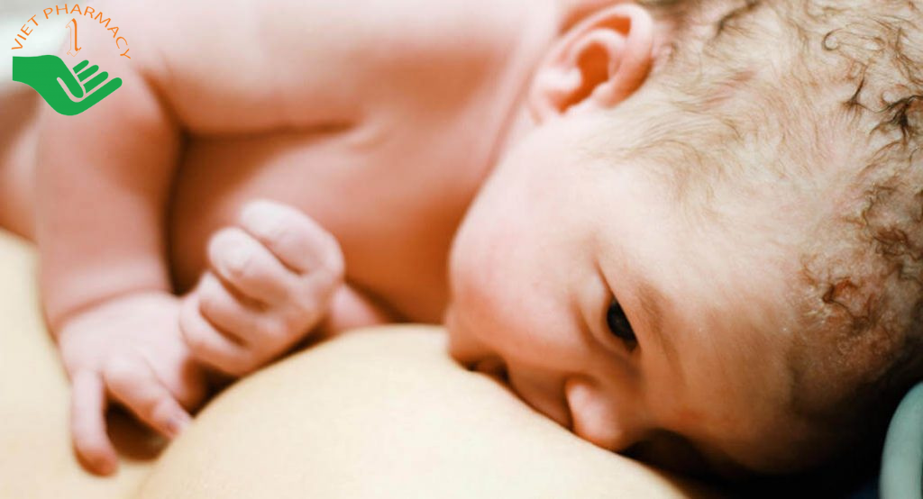 Mẹ nên tích cực cho trẻ bú thường xuyên