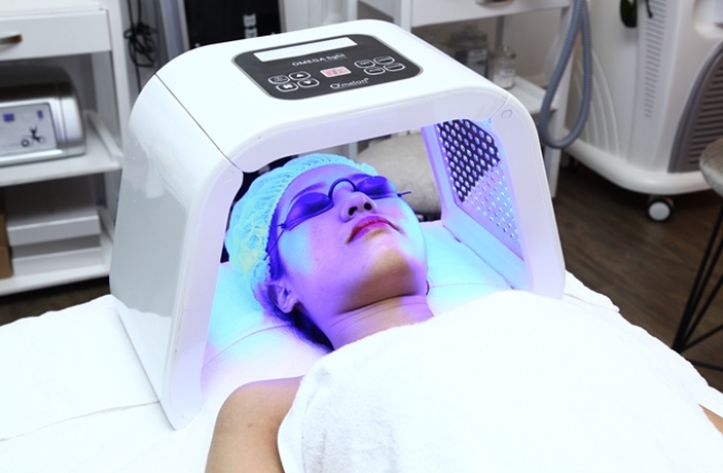 Phương pháp điều trị mụn bằng ánh sáng sinh học