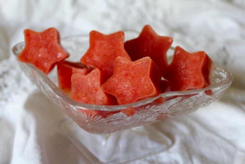 Làm trắng da bằng cà chua để lạnh đông đá