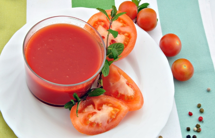 Cách làm trắng da bằng mặt nạ cà chua