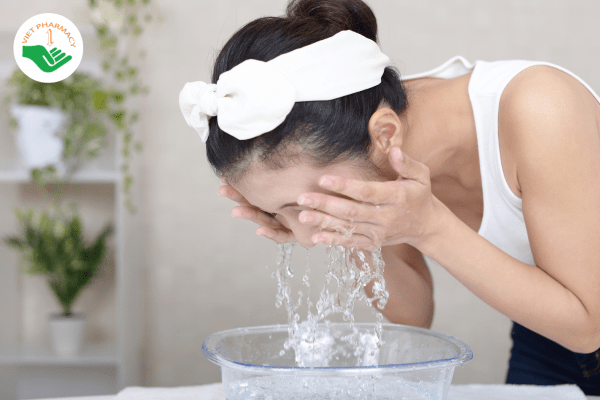Rửa mặt là bước đầu tiên quan trọng nhất