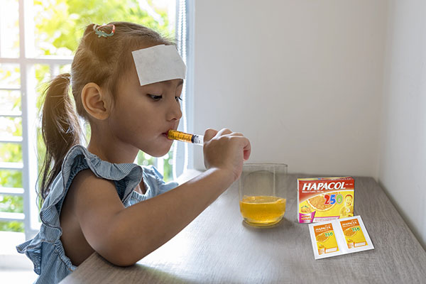 Cần đặc biệt lưu ý trước khi sử dụng thuốc hạ sốt Hapacol 250 cho trẻ