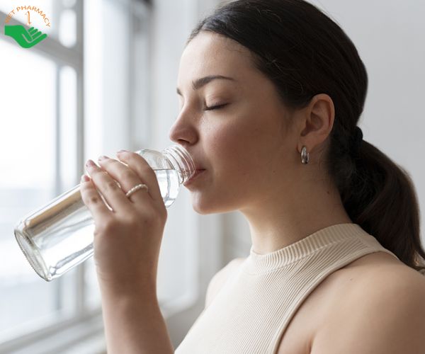 Chị em cảm thấy khát nước thường xuyên, đi tiểu liên tục