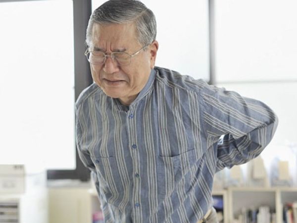 Đau thần kinh tọa là căn bệnh phổ biến ở người lớn tuổi.