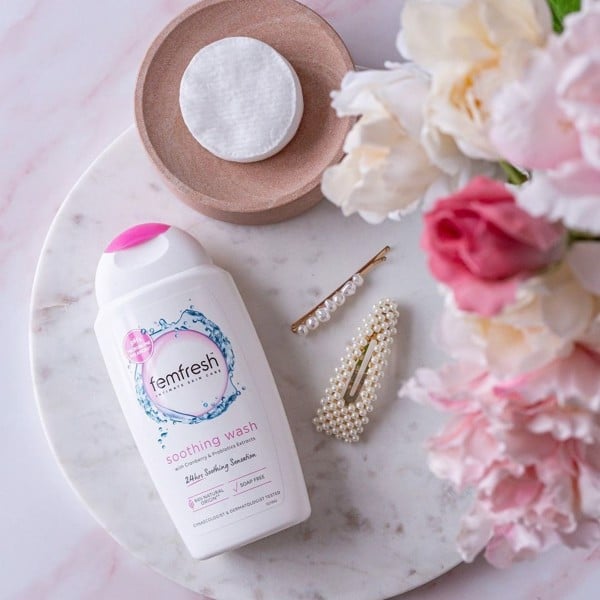 dung dịch vệ sinh phụ nữ femfresh soothing wash.