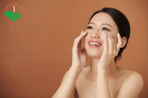 Dưỡng ẩm sau khi chườm đá