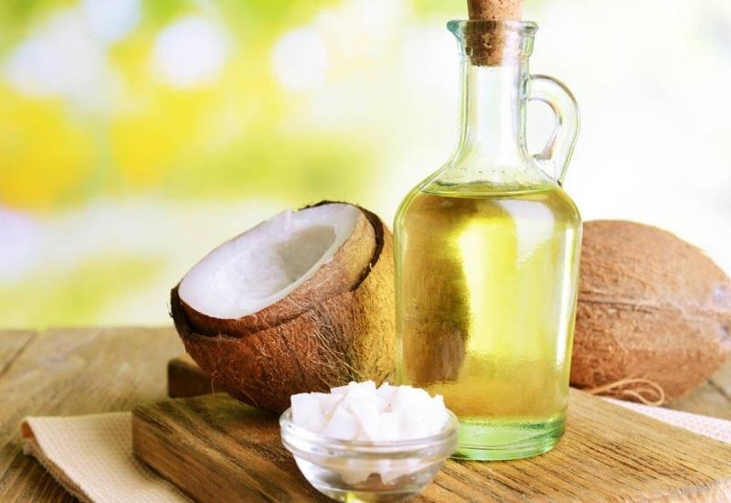 Dưỡng sáng da bằng dầu dừa nguyên chất