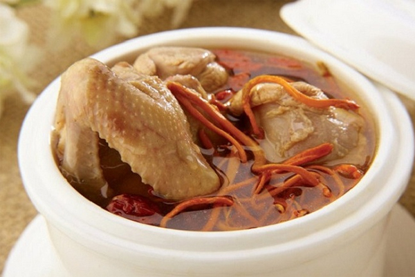Đông trùng hạ thảo tươi hầm gà