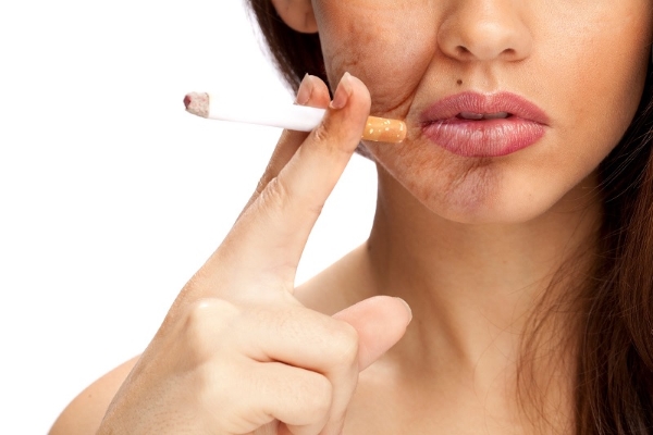Uống rượu và hút thuốc lá có thể làm suy giảm quá trình sản xuất Collagen