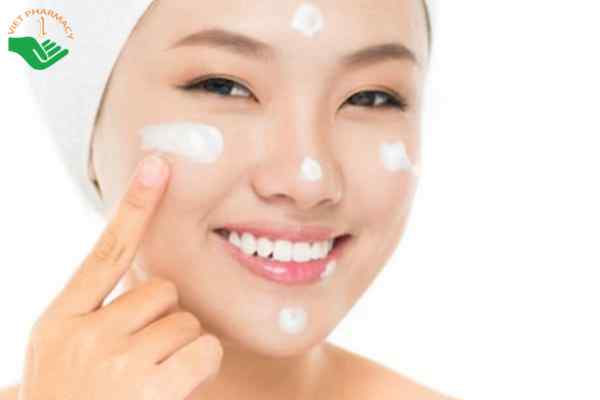 Kem dưỡng ẩm giúp cân bằng độ ẩm cho da