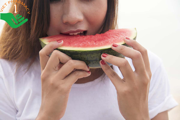 Khi bị sốt có ăn dưa hấu được không?