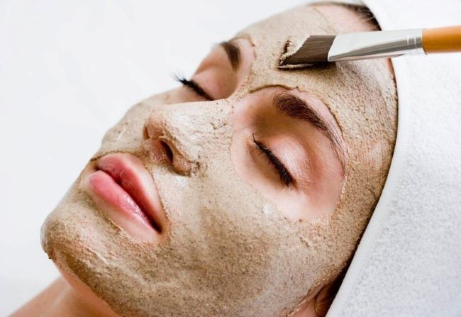 Bột cám gạo là nguyên liệu làm trắng, làm mịn da rất được ưa chuộng
