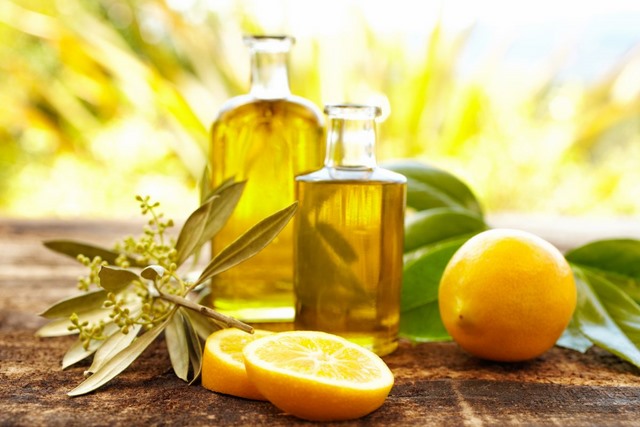 Làm trắng da bằng dầu oliu và chanh