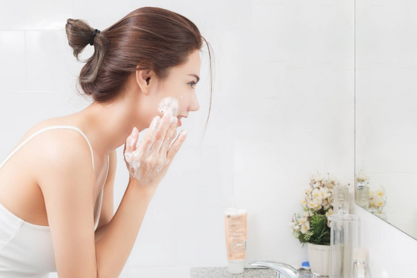 Những lưu ý khi chọn sữa rửa mặt cho làn da khô
