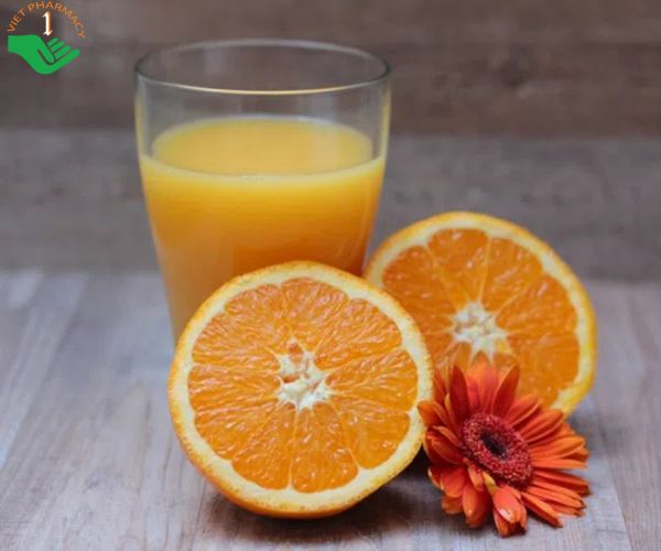Hỗn hợp mật ong và nước cam vắt hỗ trợ giải rượu hiệu quả