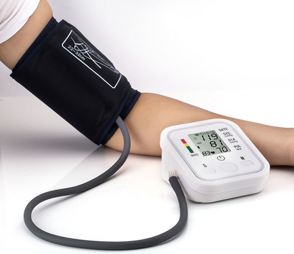 MÁY ĐO HUYẾT ÁP OMRON BẮP TAY TỰ ĐỘNG MỘT NÚT BẤM