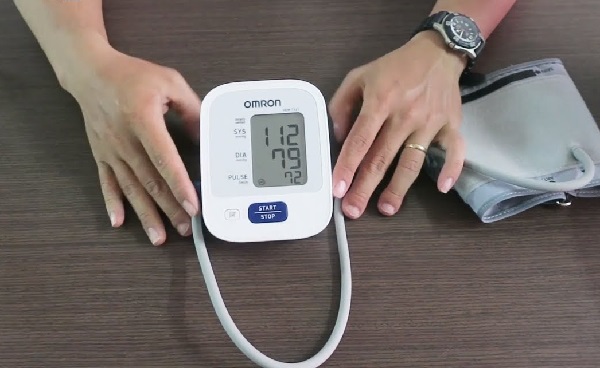 Máy đo huyết áp Omron