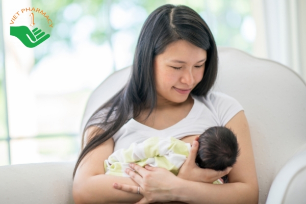 Mẹ bị tiêu chảy cho con bú vẫn có thể cho bé bú như thường