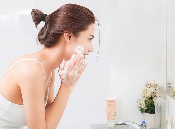 Một số lưu ý khi dùng sữa rửa mặt trắng da để đạt hiệu quả tốt nhất