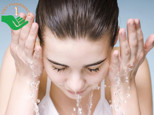 mun-noi-tiet-to-2 Rửa mặt ngày 2 lần để làm sạch da mặt, thông thoáng lỗ chân lông để tránh mụn hình thành