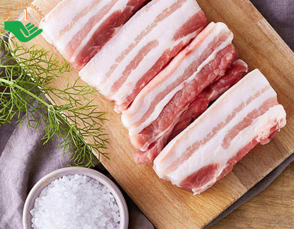 Viêm da tiếp xúc dị ứng nên kiêng thịt mỡ