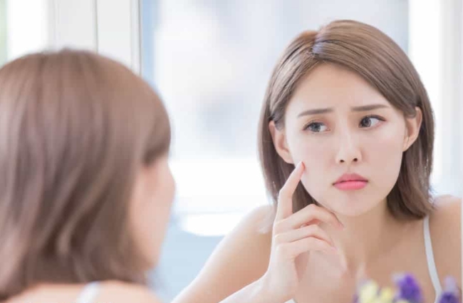 Vệ sinh da không sạch là nguyên nhân gây mụn ẩn