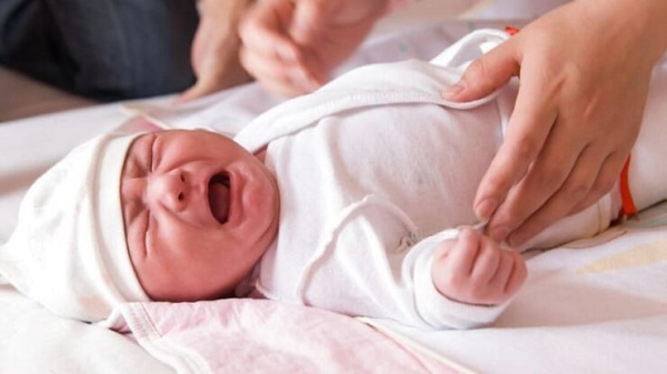 Trẻ quá đói hoặc quá no cũng có thể là nguyên nhân gây ra tình trạng sôi bụng ở trẻ sơ sinh