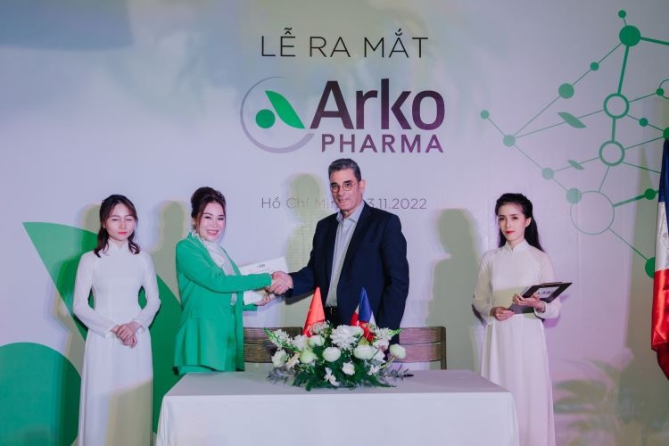 Nhà thuốc Việt trực tiếp làm việc với hãng dược quốc tế, cam kết về chất lượng sản phẩm