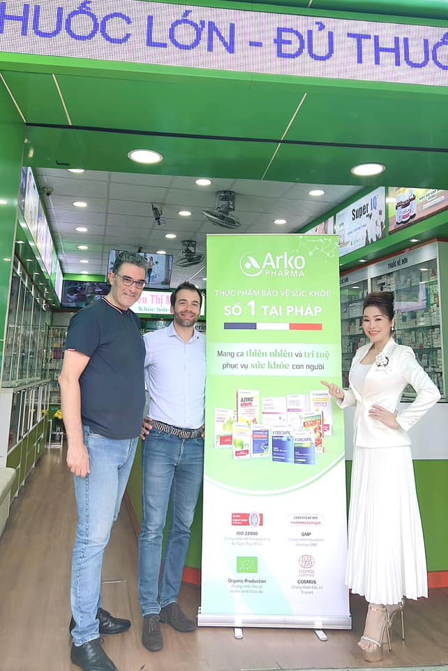 Chụp hình với Mr Ovais - GĐ tập đoàn Atco