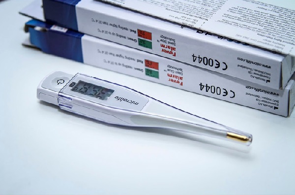 Nhiệt kế điện tử Microlife MT550