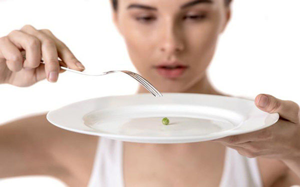 Nhịn ăn dẫn đến tình trạng thiếu dinh dưỡng để cơ thể thực hiện quá trình chuyển hóa