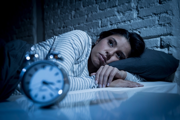 nhịn ăn tối thường xuyên gây mất ngủ, mệt mỏi