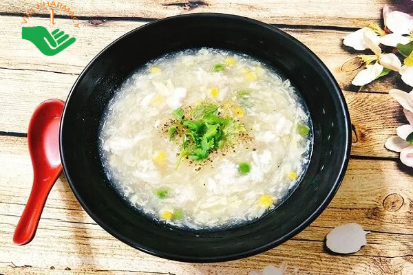 Nên ăn cháo súp sau khi nhổ răng để giúp hàm không phải hoạt động nhiều