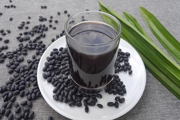 Giải độc gan bằng nước đậu đen