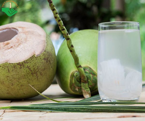 Nước dừa giải rượu hiệu quả làm thuyên giảm các triệu chứng khó chịu
