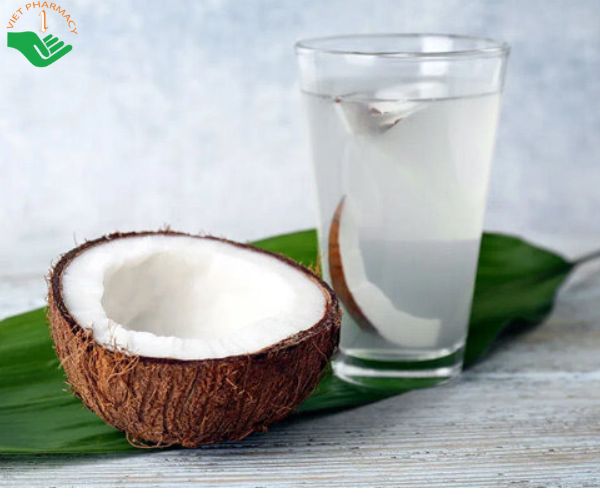 Uống nước dừa trước và sau khi uống rượu