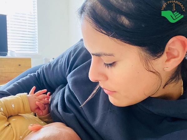 Tại sao xảy ra tình trạng rụng tóc sau sinh