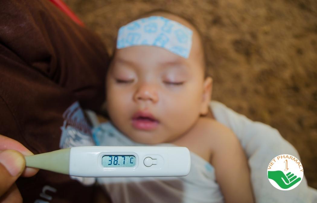 Sốt sau tiêm THƯỜNG không gây nguy hiểm cho trẻ