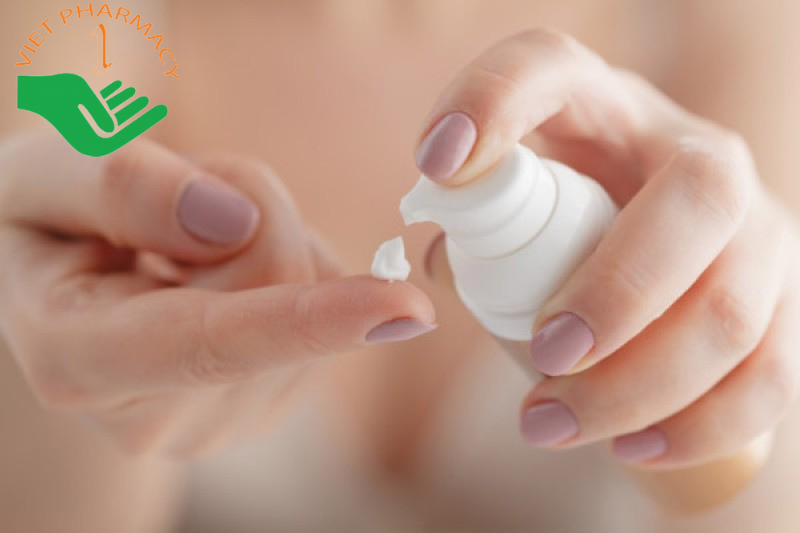 Sử dụng kem, thuốc trị mụn bọc ở lưng