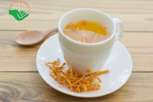 Đông trùng hạ thảo có thể dùng để hãm trà, hầm canh, ngâm rượu