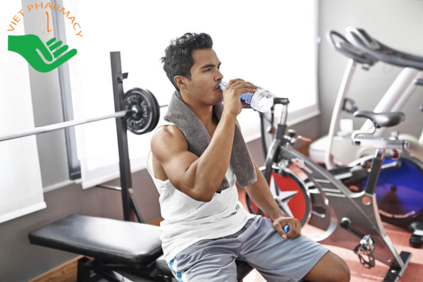 Tập gym nên uống nước lọc